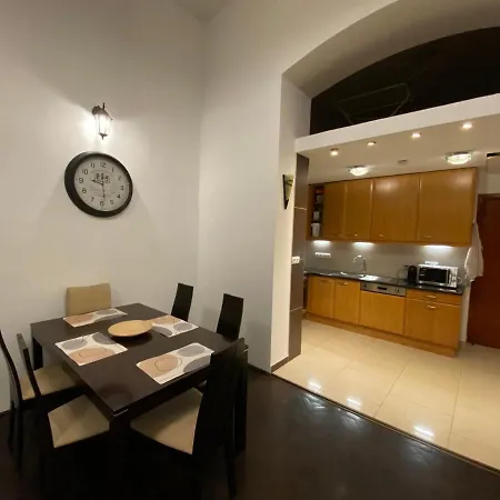 Apartment Location In The Heart Of The City, 2 Bedrooms, 2 Bathrooms *