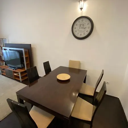 Location In The Heart Of The City, 2 Bedrooms, 2 Bathrooms *