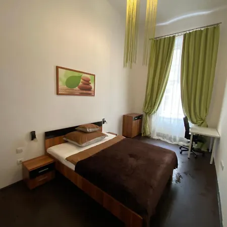 Location In The Heart Of The City, 2 Bedrooms, 2 Bathrooms Apartament