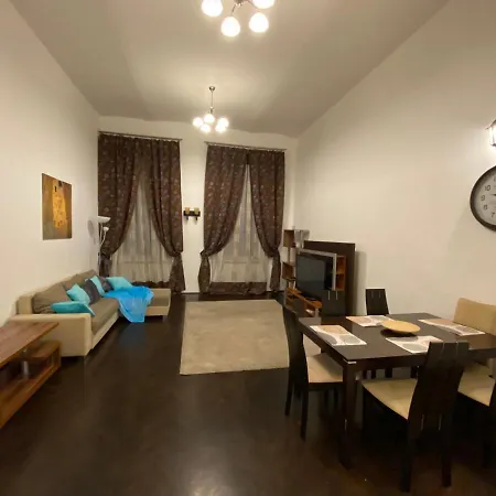 Location In The Heart Of The City, 2 Bedrooms, 2 Bathrooms