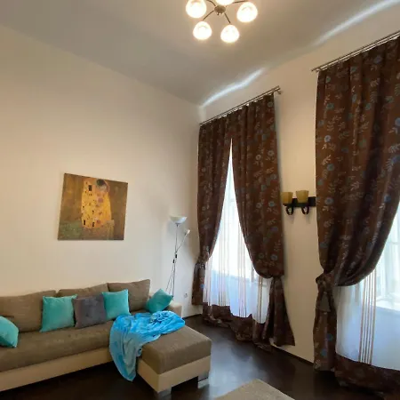 Location In The Heart Of The City, 2 Bedrooms, 2 Bathrooms