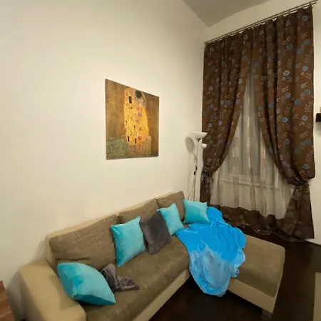Location In The Heart Of The City, 2 Bedrooms, 2 Bathrooms Appartamento *