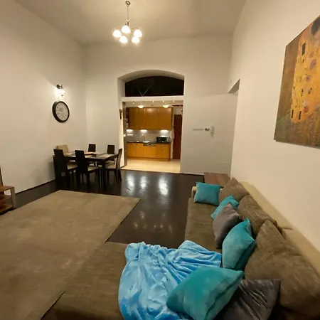Location In The Heart Of The City, 2 Bedrooms, 2 Bathrooms Budapeszt