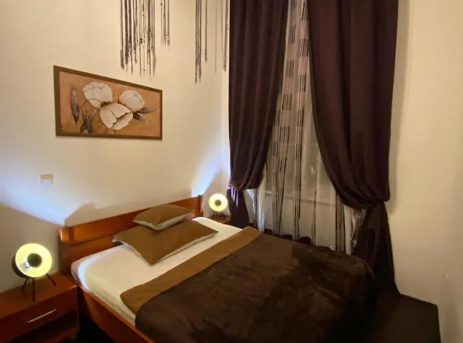 Location In The Heart Of The City, 2 Bedrooms, 2 Bathrooms *