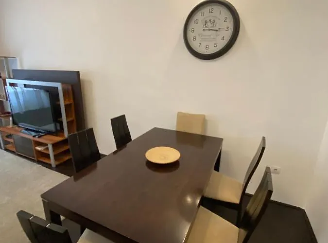 Location In The Heart Of The City, 2 Bedrooms, 2 Bathrooms *