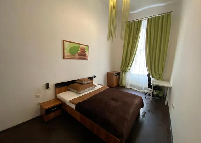 Location In The Heart Of The City, 2 Bedrooms, 2 Bathrooms Apartment
