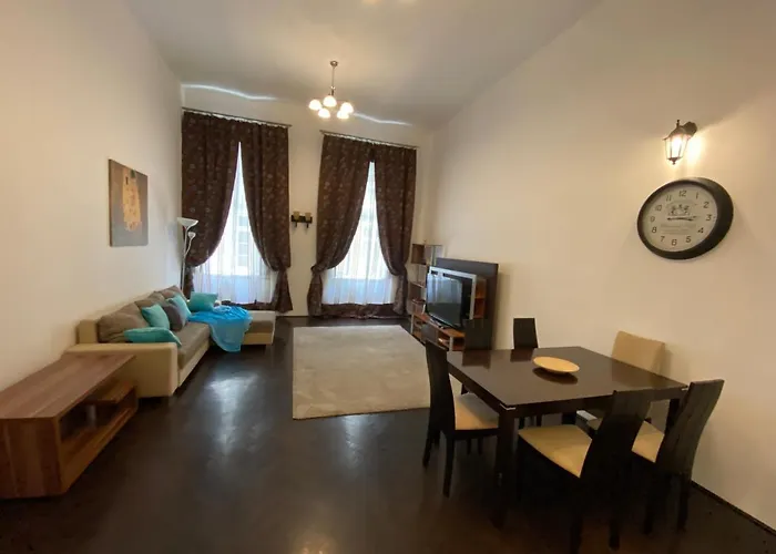 Apartment Location In The Heart Of The City, 2 Bedrooms, 2 Bathrooms *