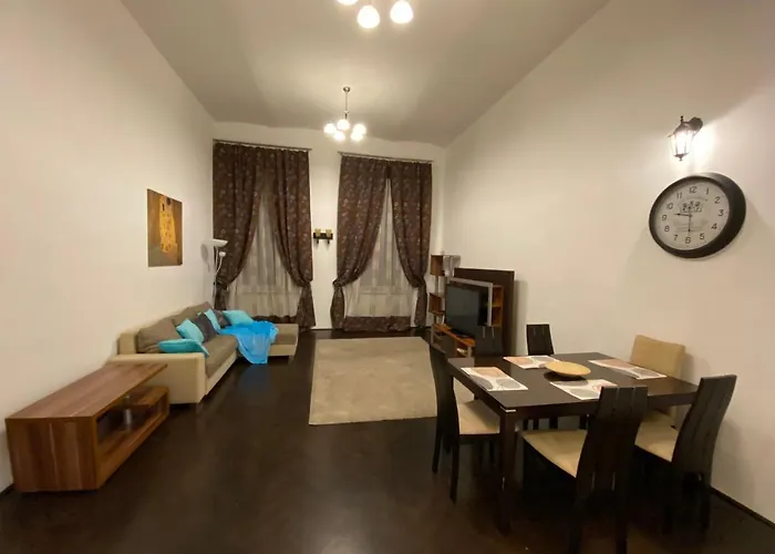 Location In The Heart Of The City, 2 Bedrooms, 2 Bathrooms