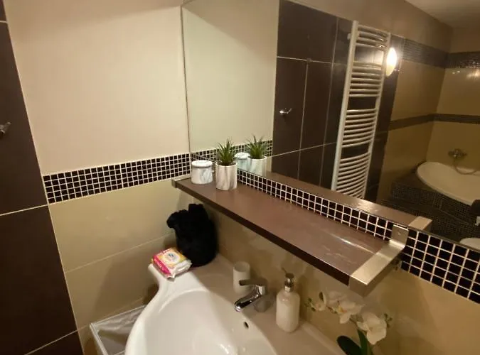 Apartment Location In The Heart Of The City, 2 Bedrooms, 2 Bathrooms *