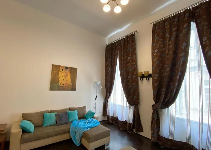 Location In The Heart Of The City, 2 Bedrooms, 2 Bathrooms