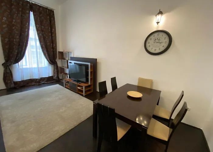 Location In The Heart Of The City, 2 Bedrooms, 2 Bathrooms * Budapest