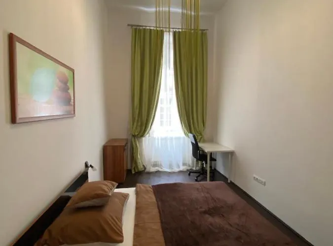 Location In The Heart Of The City, 2 Bedrooms, 2 Bathrooms Apartment Budapest